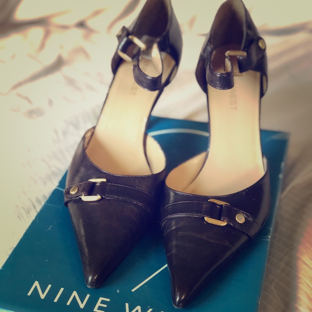 Leather Pointed-Toe Shoes